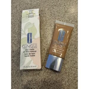 Clinique Stay-Matte Oil Free Makeup - CN 74 Beige 1 oz New In Box Foundation